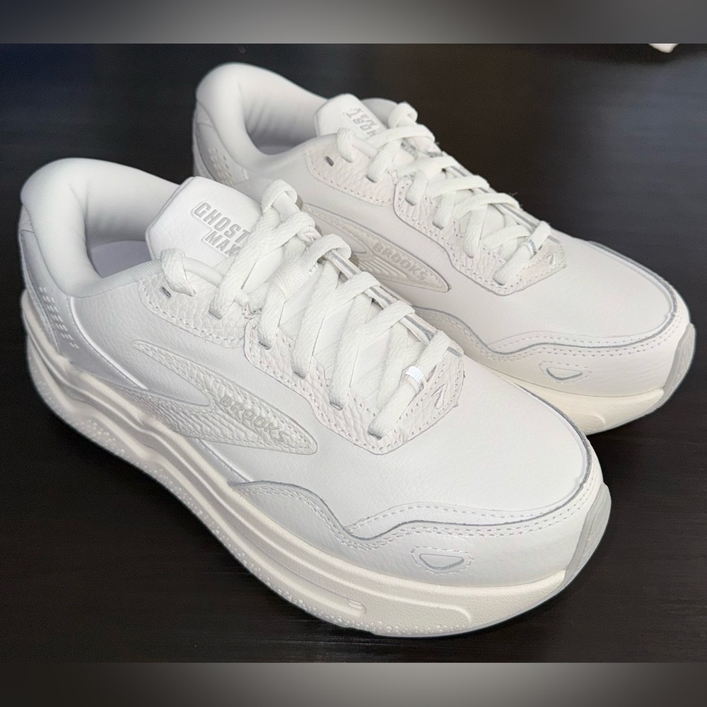 NIB | Brooks Ghost Max L white leather sneakers